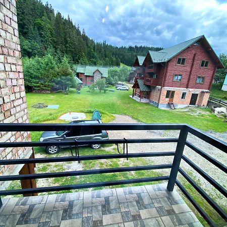 Під Магурою Otel Vorokhta Dış mekan fotoğraf