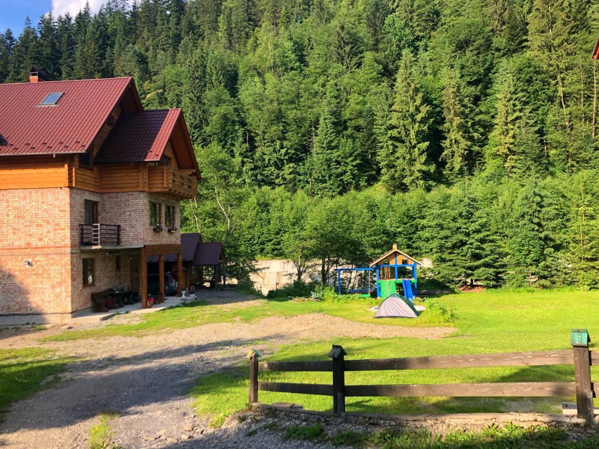 Під Магурою Otel Vorokhta Dış mekan fotoğraf