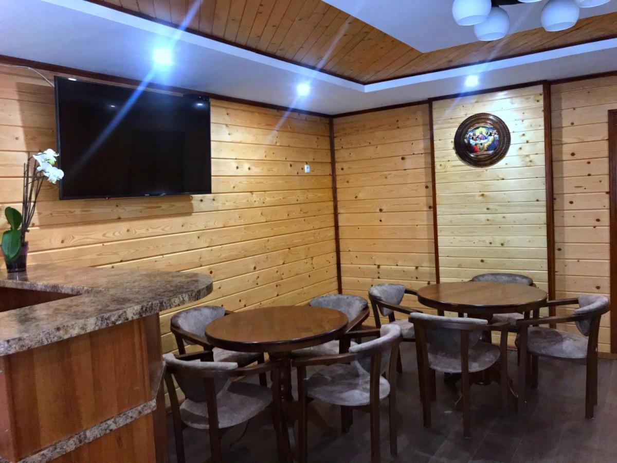 Під Магурою Otel Vorokhta Dış mekan fotoğraf