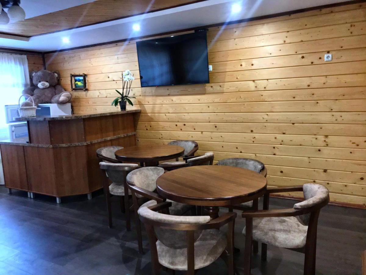 Під Магурою Otel Vorokhta Dış mekan fotoğraf